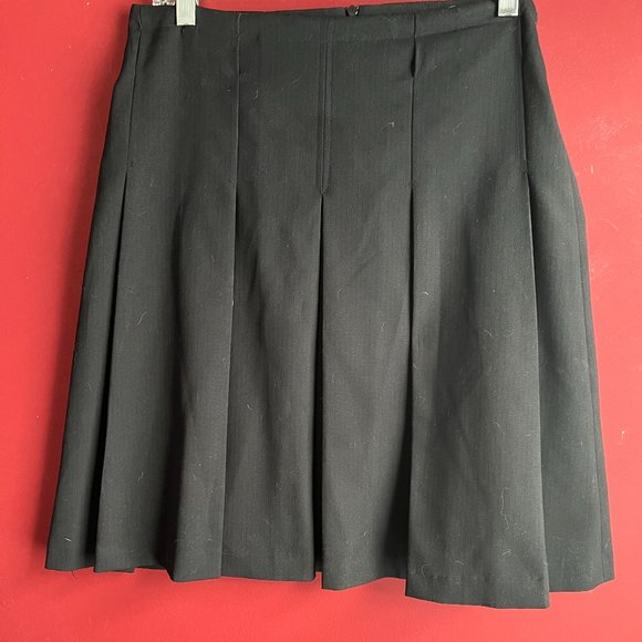 The Executive Pleated Bow Tie Skirt - Picture 4 of 5